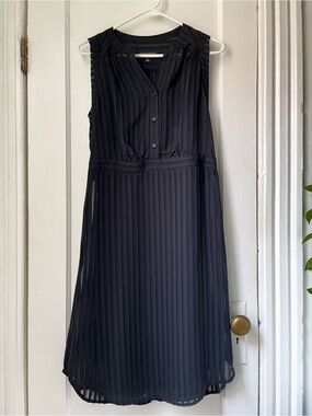 Banana Republic Sleeveless Black Pleated Midi Dress Size 6